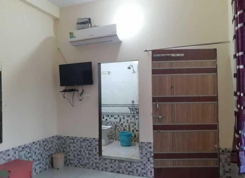 Oyo 81087 Hotel Relax Inn Hāthras Kültér fotó